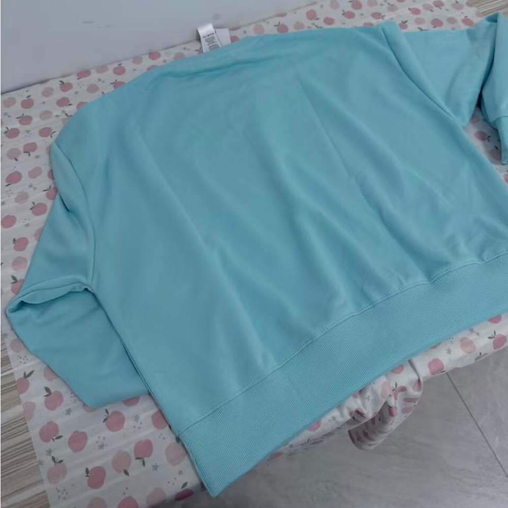 alo yoga sports and leisure hoodie drawstring shorts set for women - Picture 4 of 5